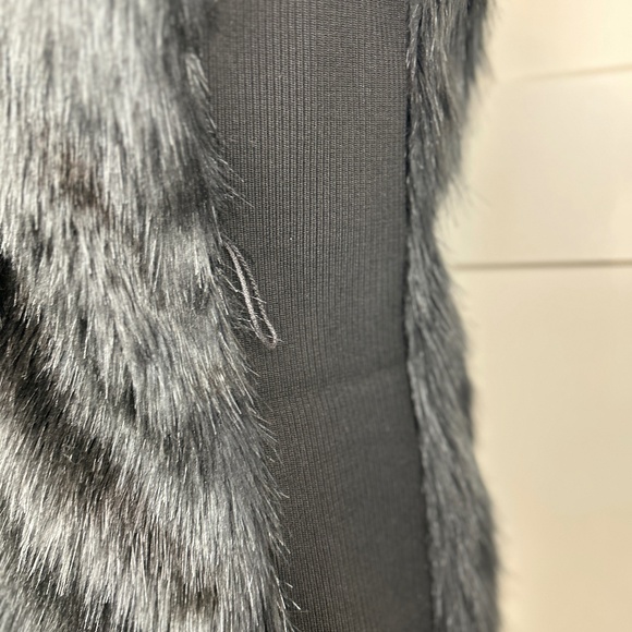 Faux Fur Vest - Picture 5 of 8